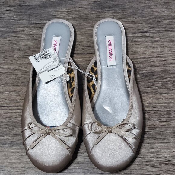 Xhilaration Shayla flats women's size 7M SilverSatin Mule Cushioned Insoles NWT - Picture 4 of 12